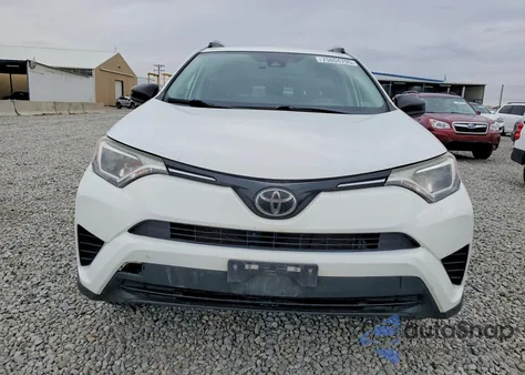 2017 Toyota Rav4 Le z USA, uszkodzony, nr VIN JTMBFREV7HJ159541